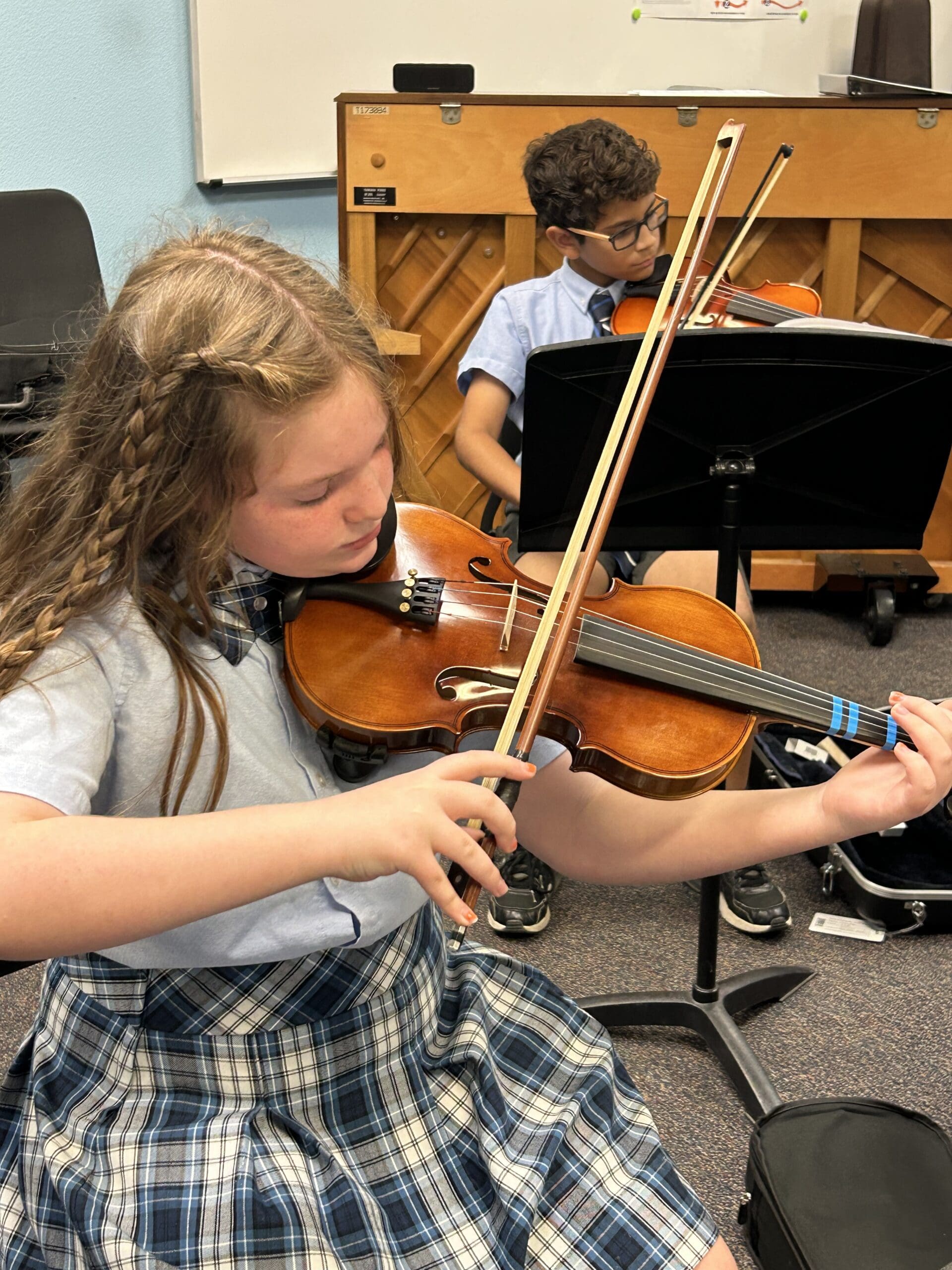 middle school girl playing violin